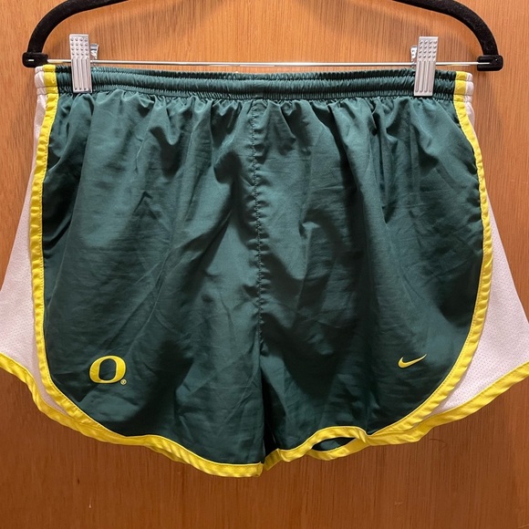 Nike Pants - Nike Oregon Duck Dri-fit shorts